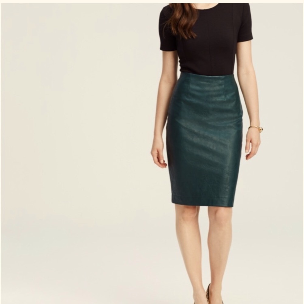 Emerald Ann Taylor faux leather skirt size 8